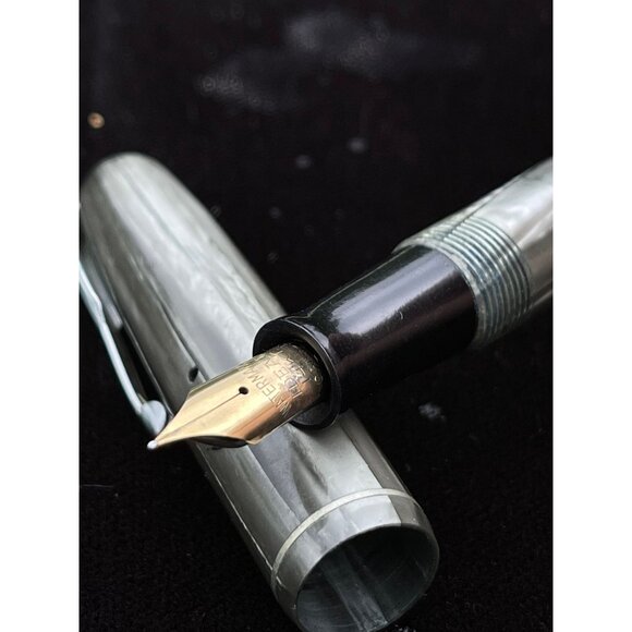 Vintage 1940's Watermans Ideal Fountain Pen 14K Nib Striated Light Green Canada - Picture 2 of 5